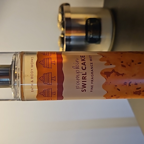 NEW Pumpkin Swirl Cake fine fragrance mist from bath and body works - Picture 2 of 3